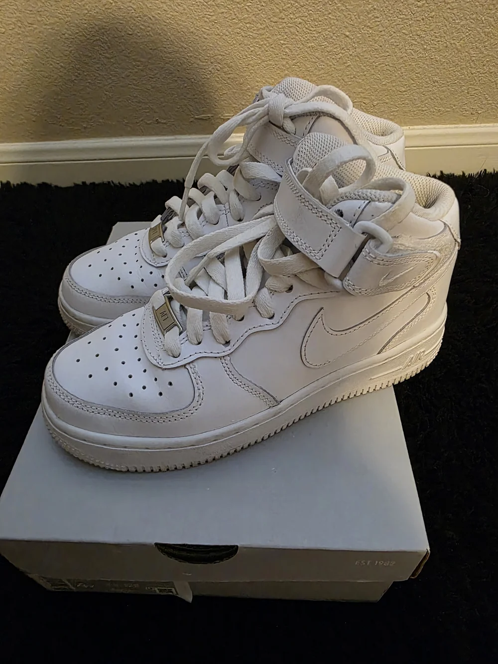 Nike Air Force 1 Mid White Unisex Kids US 4 Mid Top Leather Strap Sneaker